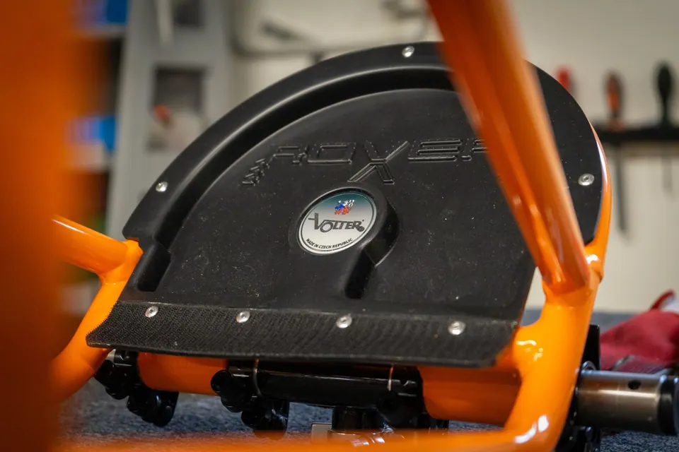 Montage von Rahmen und Fußstütze in der xRover-Werkstatt